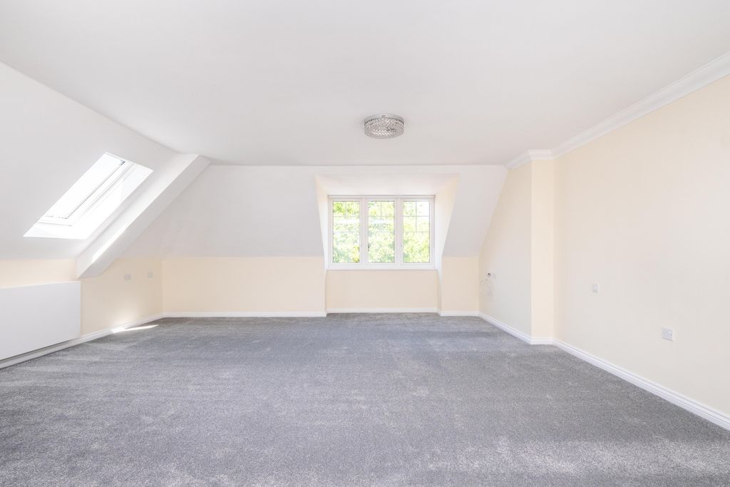 Property photo 2 of 14 Picture No. 11