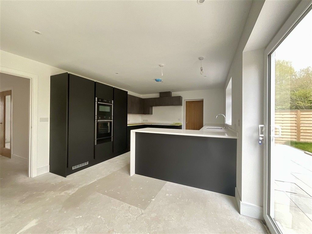 Property photo 2 of 12 Kitchen