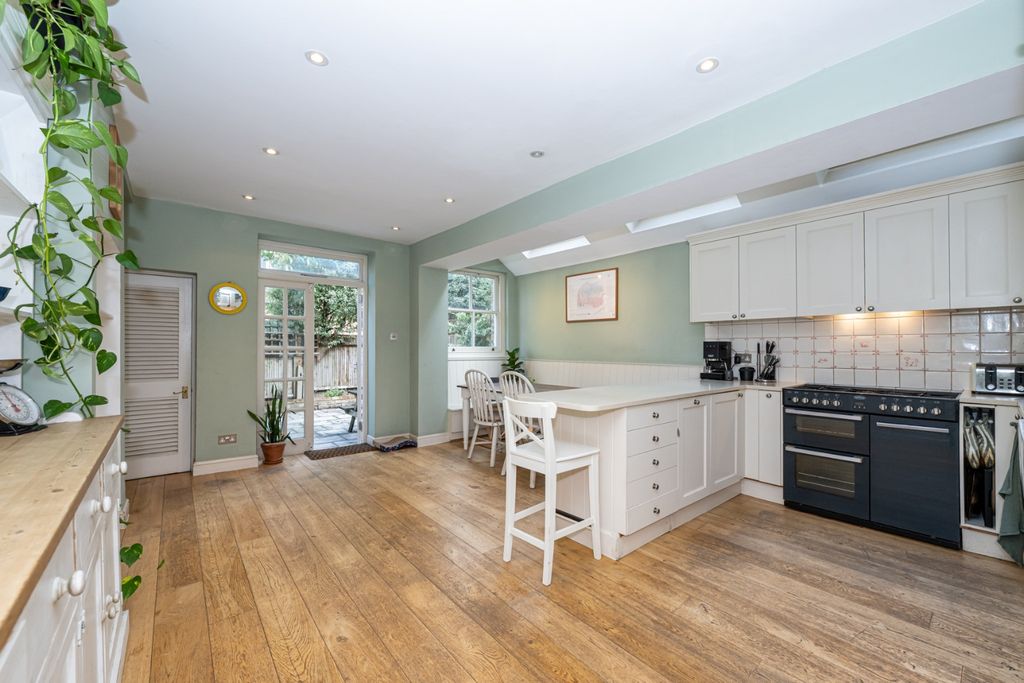 Property photo 1 of 38 5533021