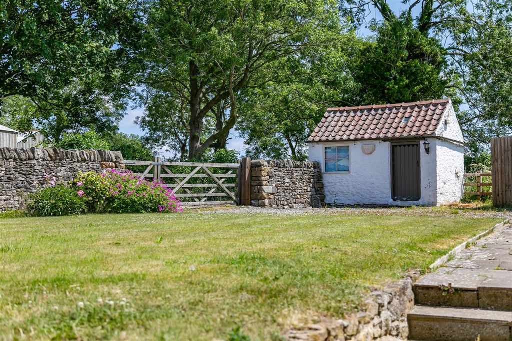 Property photo 3 of 10 Daleside-63.Jpg