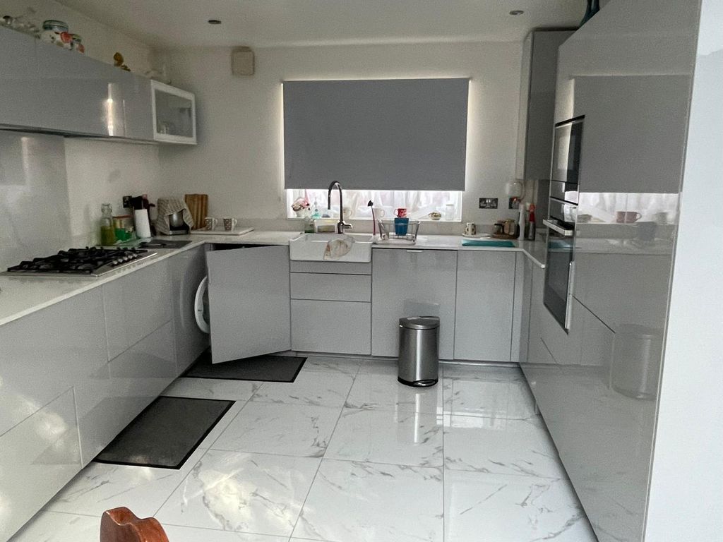 Property photo 3 of 8 Gallery