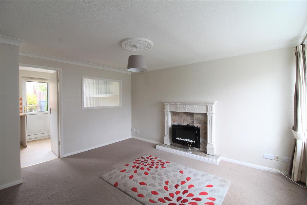 Property photo 3 of 10 2 Living Room.Jpg