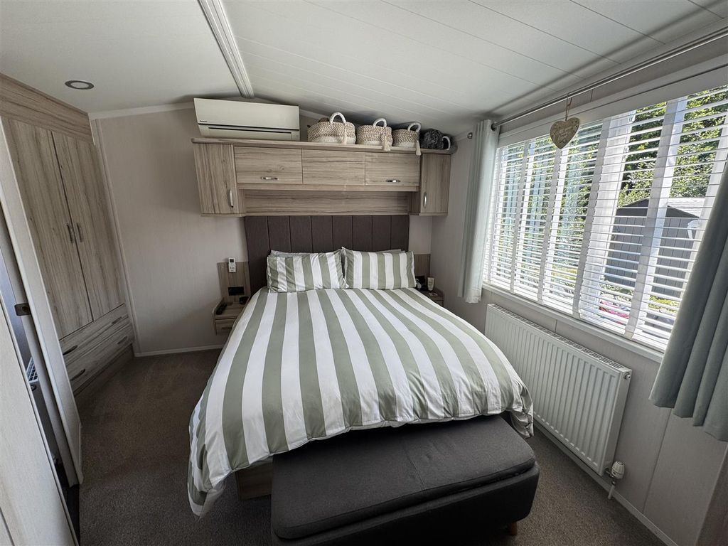 Property photo 1 of 10 Bedroom
