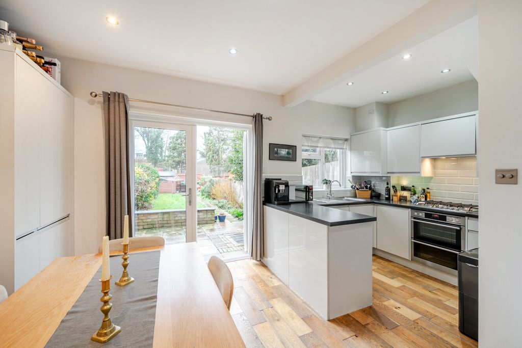 Property photo 2 of 18 1405716-10-6985Be...