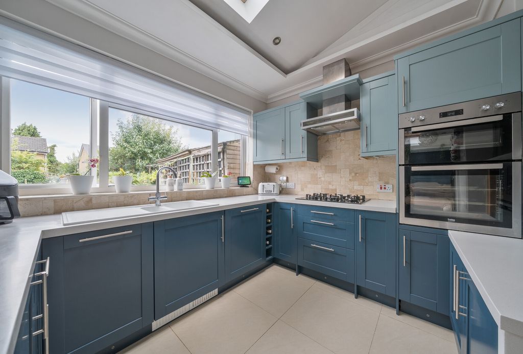 Property photo 2 of 16 1332062-17-688Aa2...