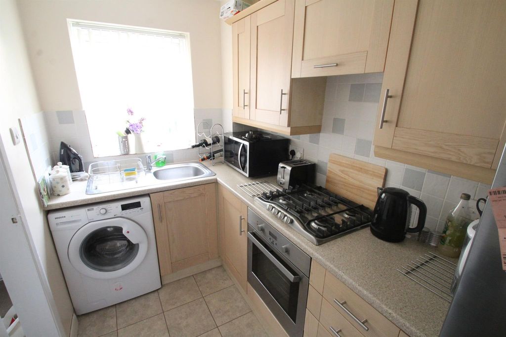 Property photo 3 of 5 Kitchen