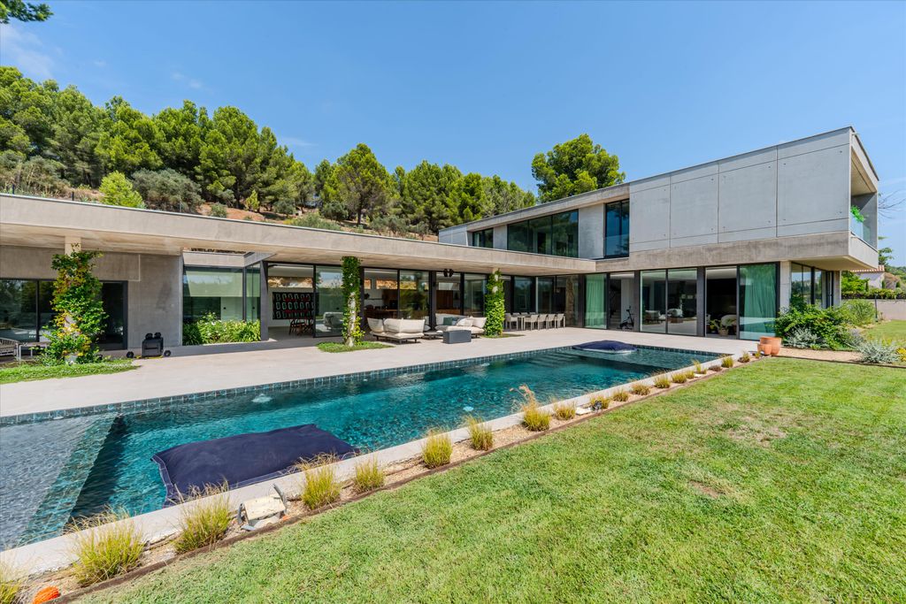 Property photo 1 of 38 Image