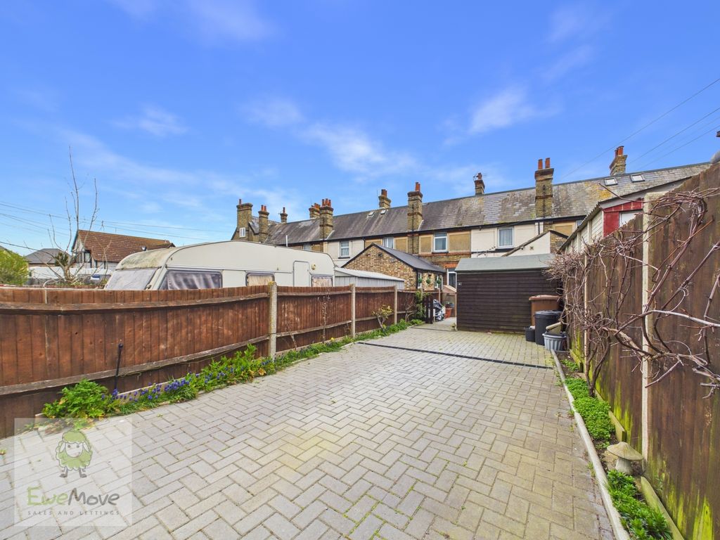 Property photo 3 of 16 Driveway