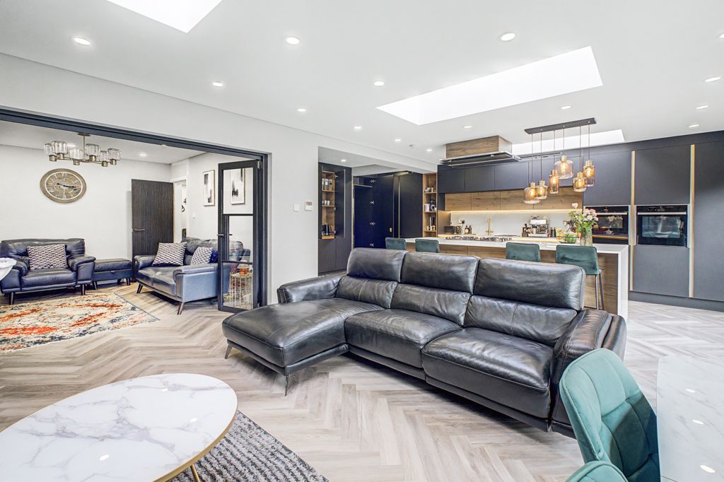 Property photo 2 of 23