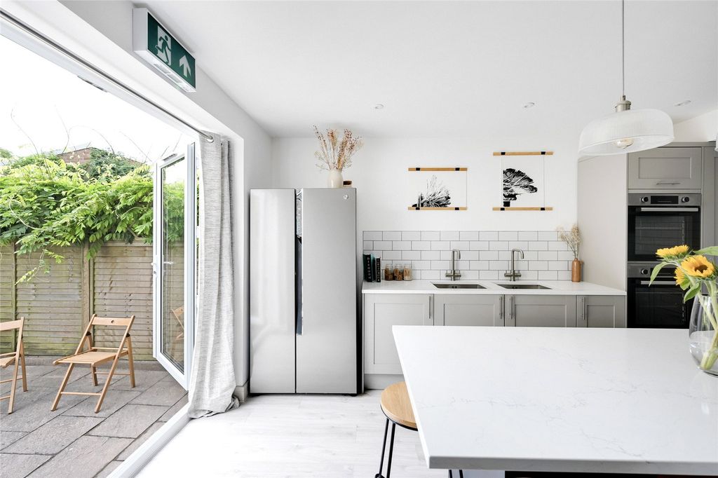 Property photo 3 of 25 Picture No. 02