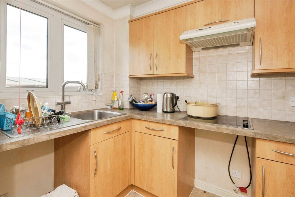 Property photo 3 of 11 Kitchen