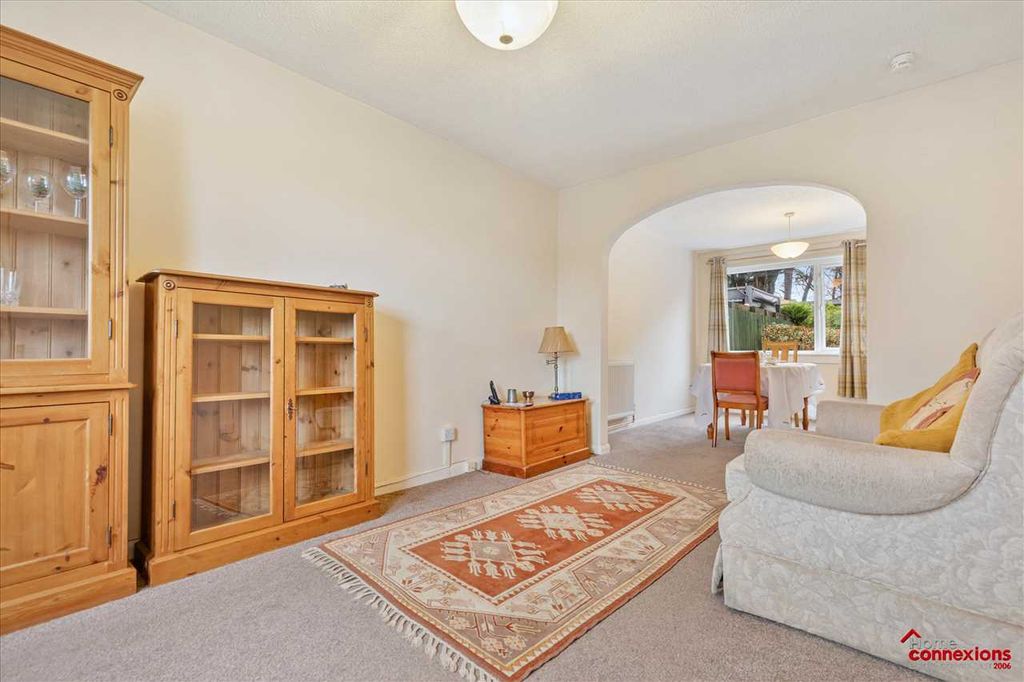 Property photo 3 of 17 Lounge (2)