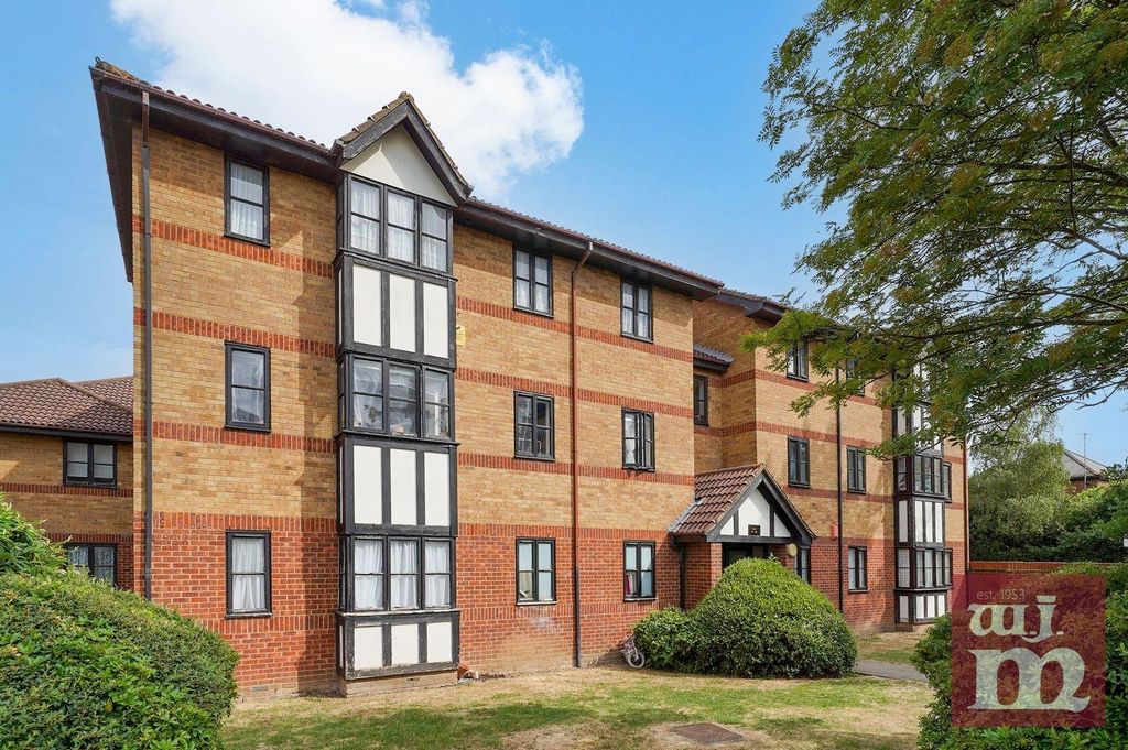 Property photo 1 of 8 Woodvale Way