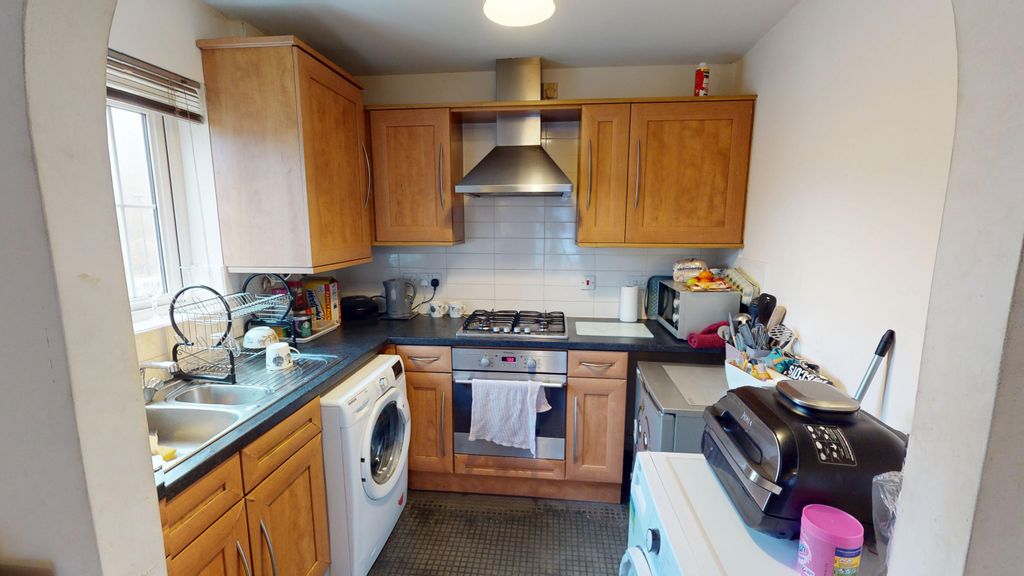 Property photo 2 of 7 12-Sandhill-Close-03112025_091530