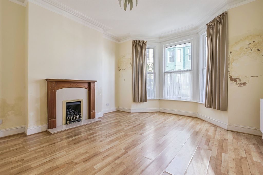 Property photo 3 of 17