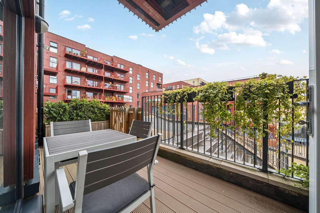 Property photo 3 of 20 Balcony