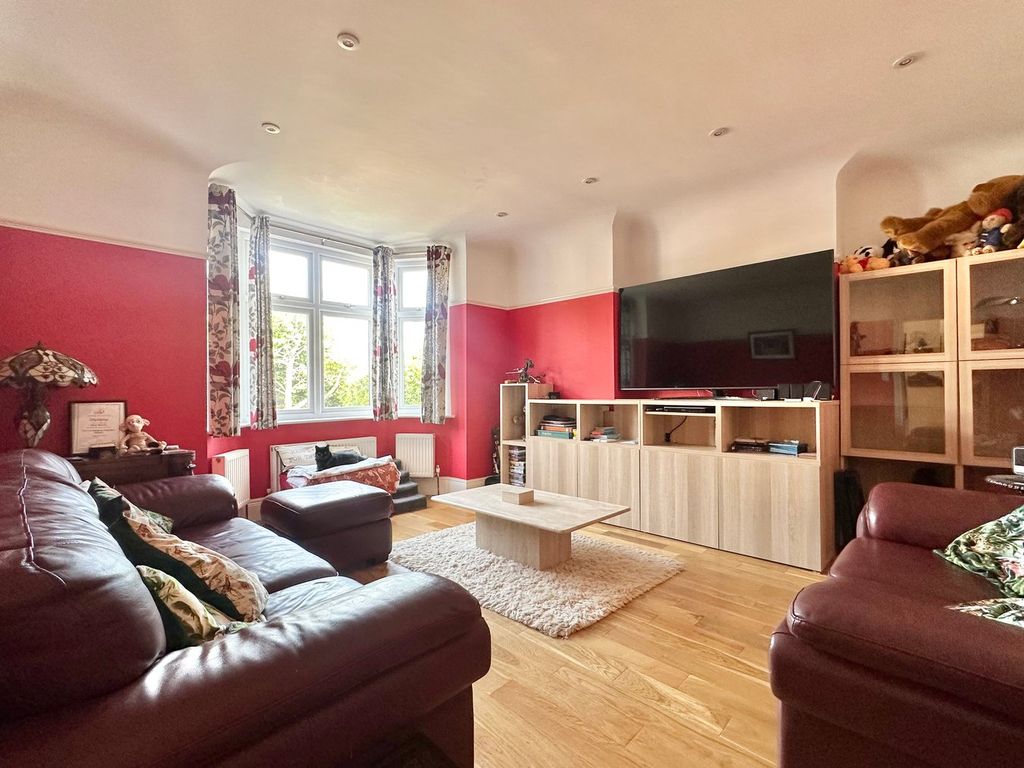 Property photo 3 of 36