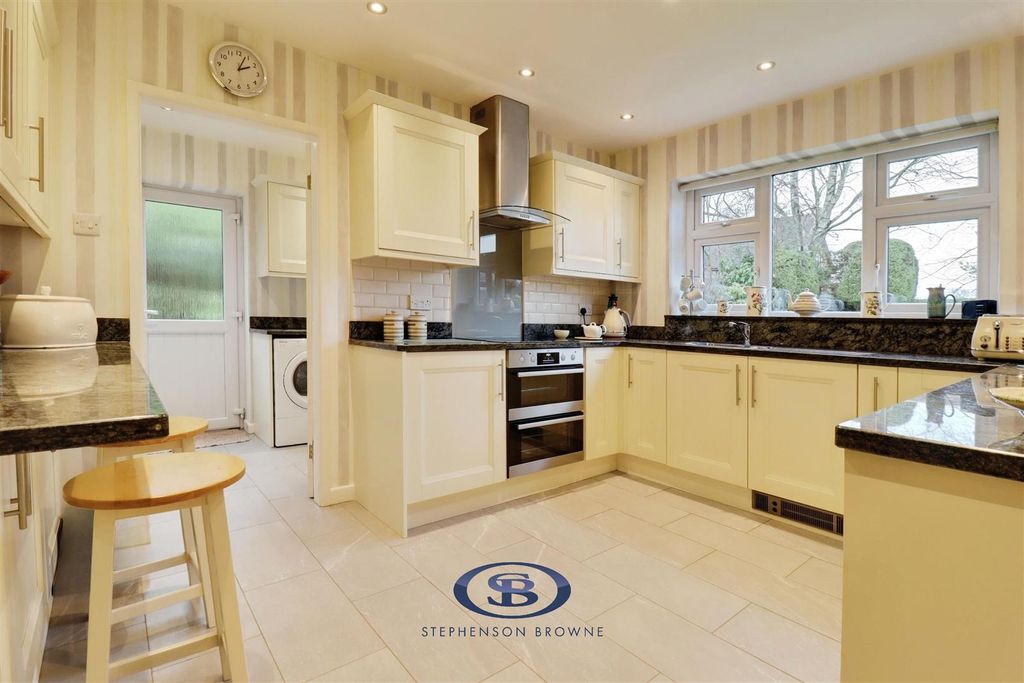 Property photo 3 of 36