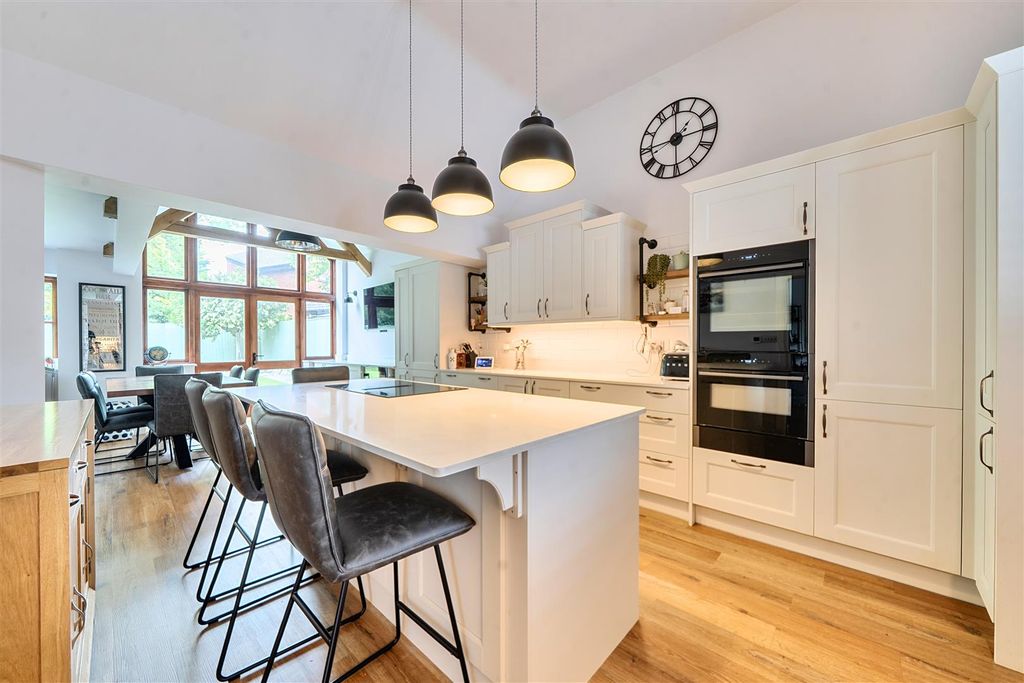 Property photo 2 of 20 1469110-15-6A1d956B80B7F.Jpg