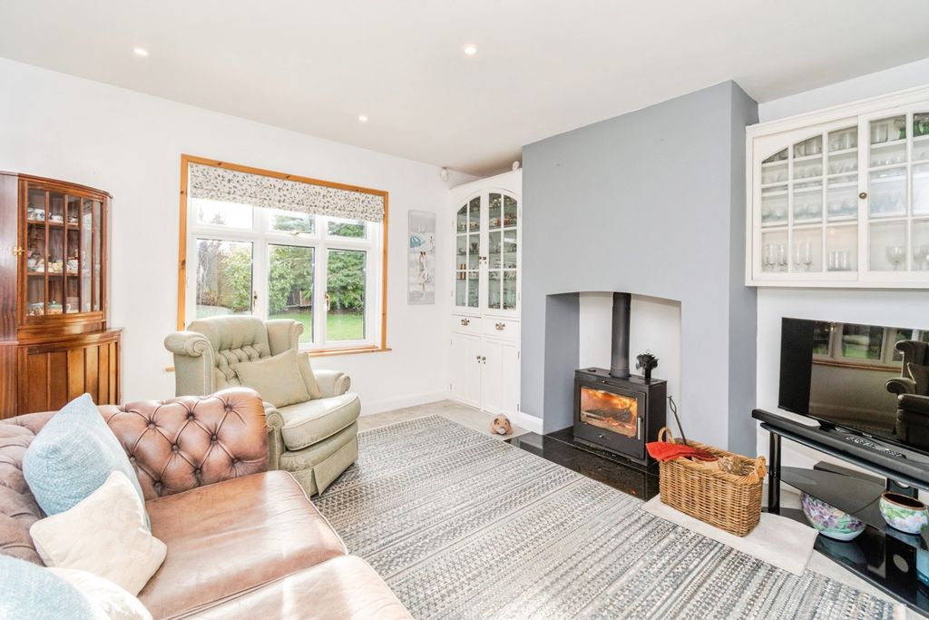 Property photo 3 of 24 Pbox-Img.Jpg