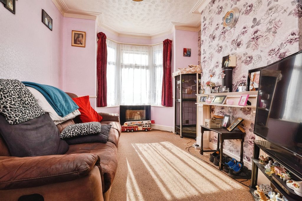 Property photo 2 of 11