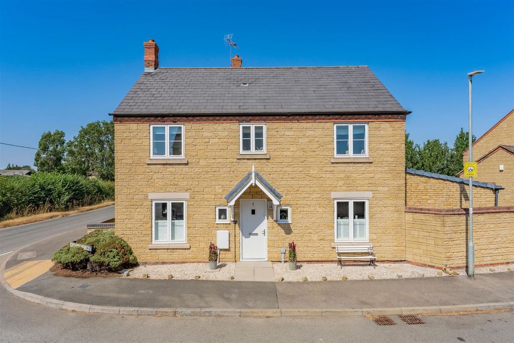 Property photo 1 of 37 Huntsfielddrive_01.Jpg