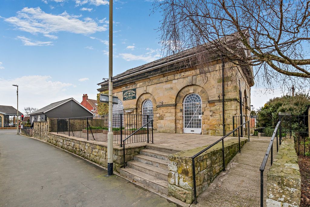 Property photo 1 of 58