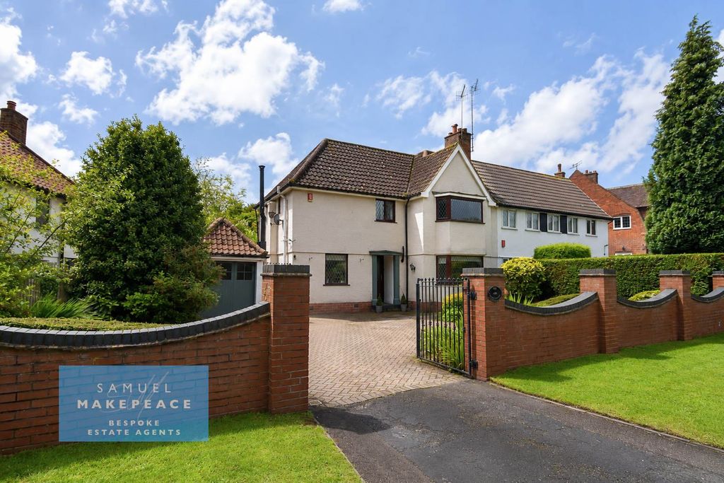 Property photo 1 of 29 Mature Three Bedroom Semi Detached With Large Frontage & Detached Garage