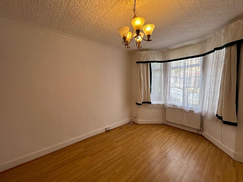 Property photo 3 of 10 Gallery