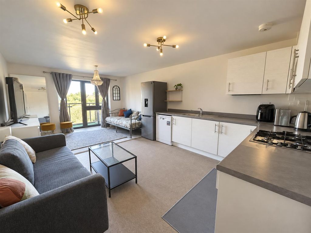 Property photo 3 of 14 82F171Fd-F6cc-403c-8282-Ac6Bbce721d5.Png