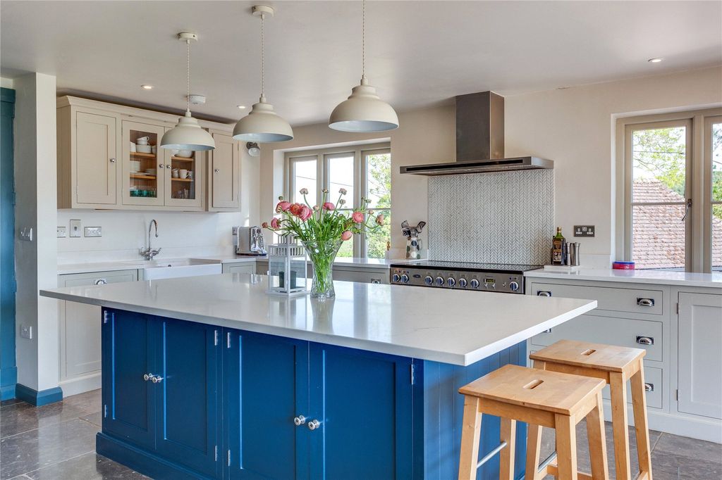 Property photo 3 of 35 Kitchen