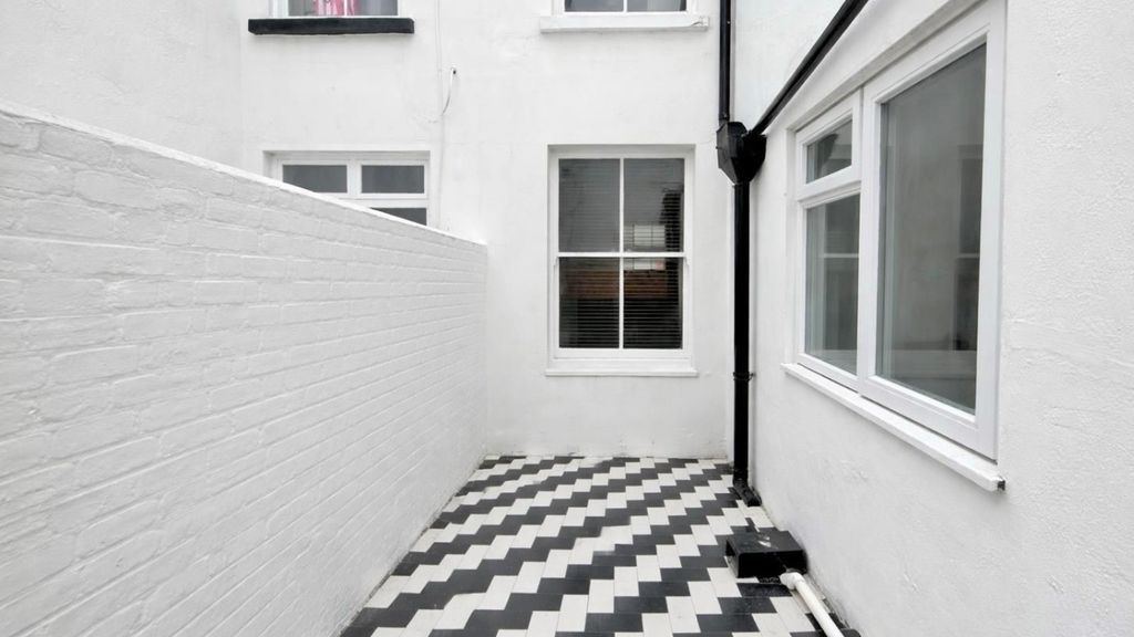 Property photo 2 of 15 123