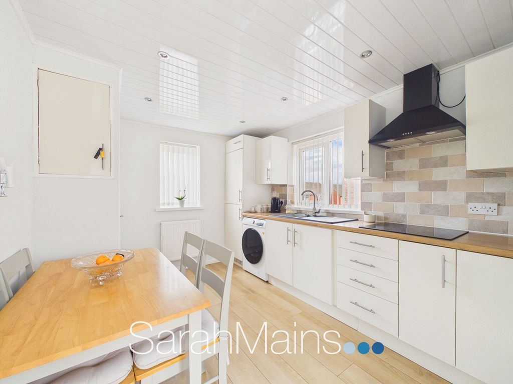 Property photo 3 of 12 Dining Kitchen