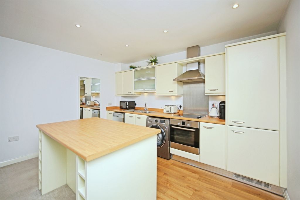 Property photo 2 of 17