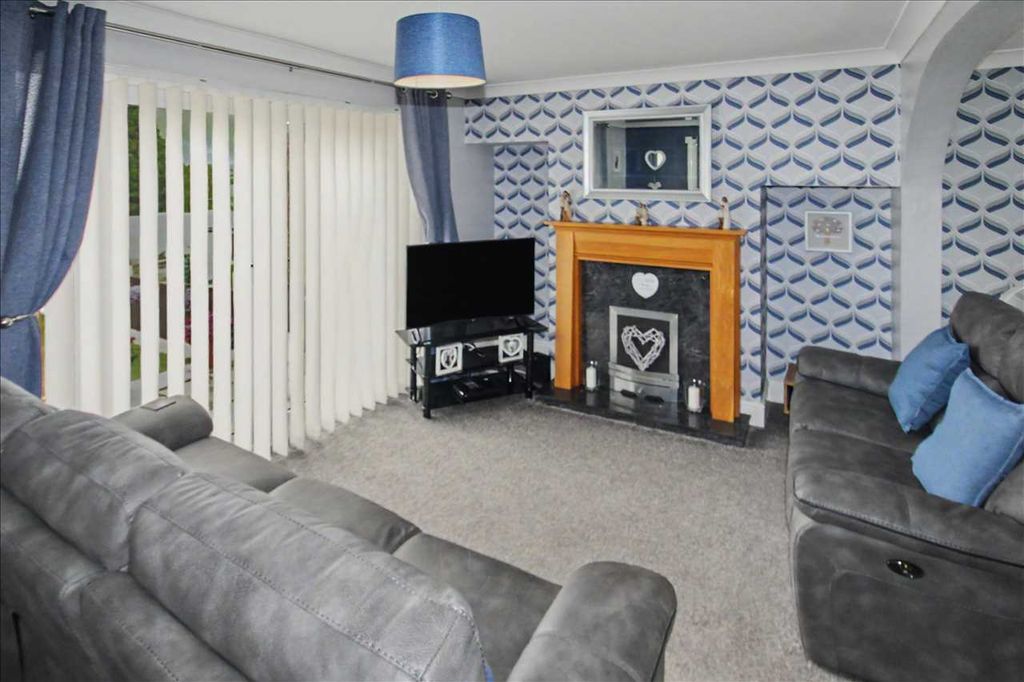 Property photo 3 of 24 Lounge