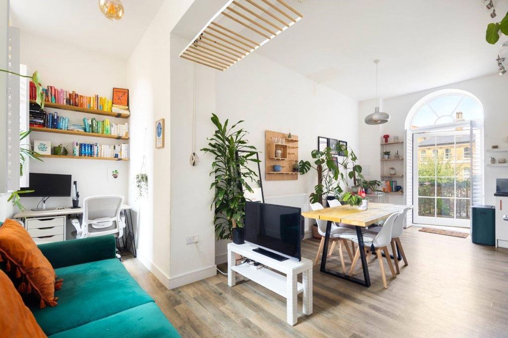 Property photo 2 of 21 Living Area/Kitchen