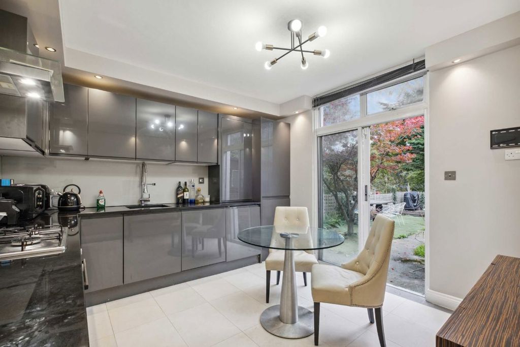 Property photo 3 of 4