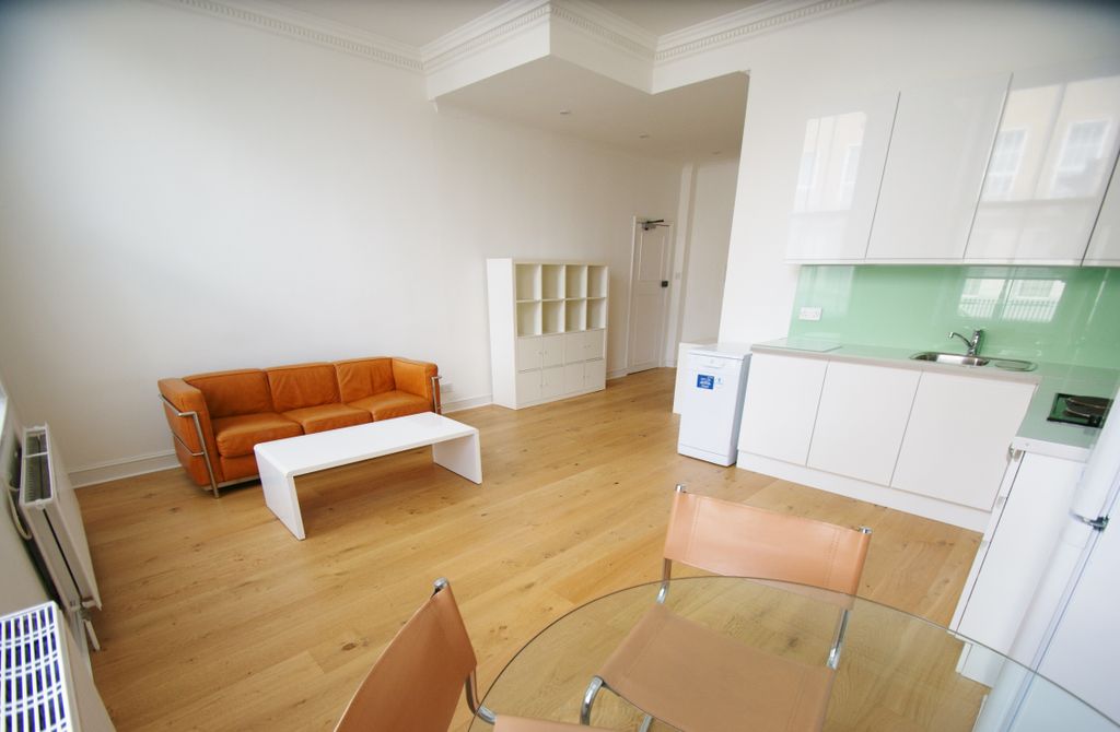 Property photo 2 of 8 Gallery