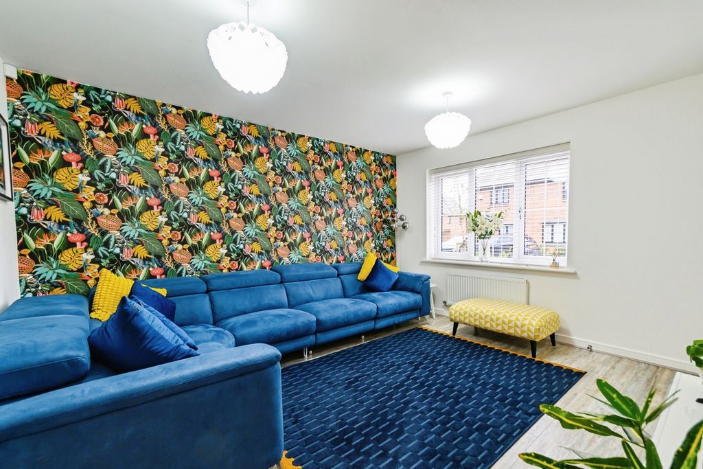 Property photo 3 of 20 Living Room