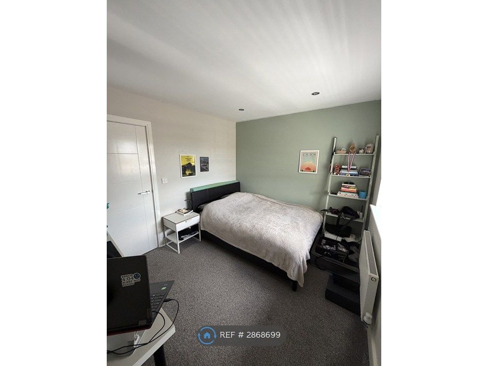 Property photo 3 of 11 Bedroom 1