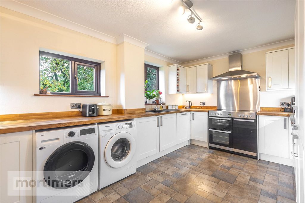 Property photo 2 of 19 Kitchen