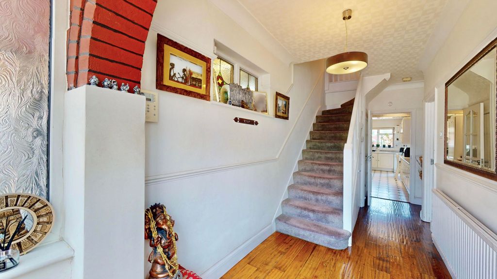 Property photo 3 of 34