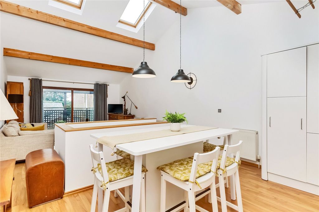 Property photo 3 of 10 Kitchen