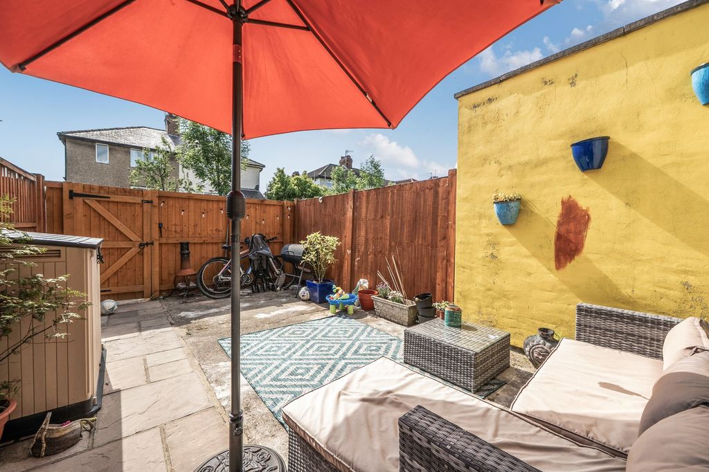 Property photo 3 of 12