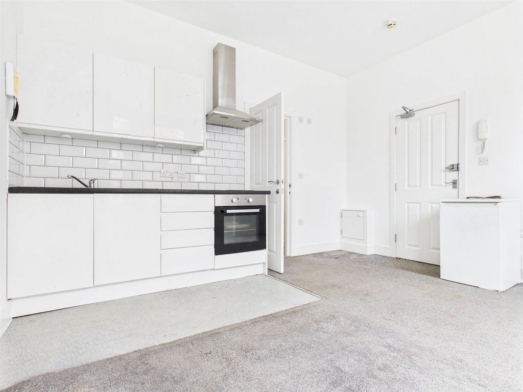 Property photo 1 of 11 Studio Room: Kitchen