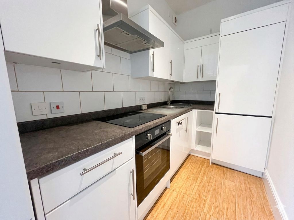 Property photo 3 of 11 03Kitchen