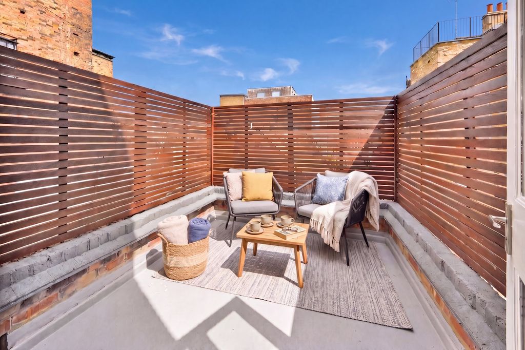 Property photo 2 of 14 Roof Terrace