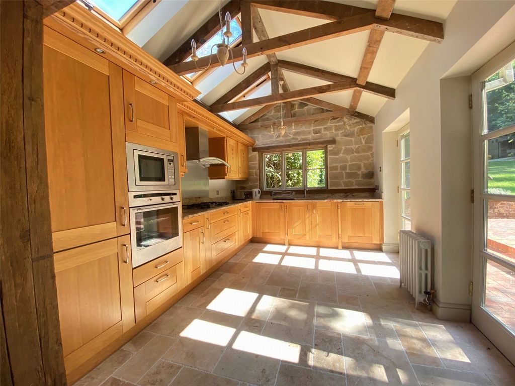 Property photo 3 of 11 Kitchen