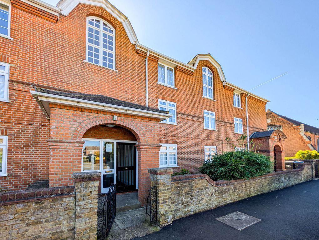 Property photo 1 of 8