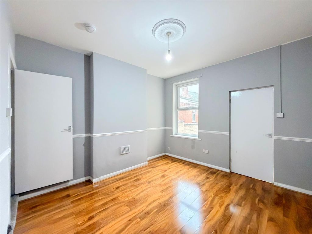Property photo 3 of 11 Dining Room